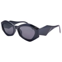 Gafas de sol de diseñador para mujeres El estilo de moda protege la lente UV400 anteojos originales del estilo de la vanguardia generosa para hombres y mujeres al aire libre para el sol con caja