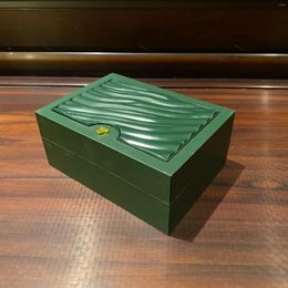 箱を見る緑の木製ボックスブランドパッケージングストレージディスプレイケースロゴ労働と証明書