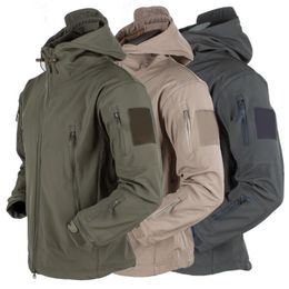 Giacche da uomo Giacca tattica da uomo Combattimento militare Soft Shell Giacche militari Techwear Cappotti termici con cappuccio in pile traspirante antivento 230215