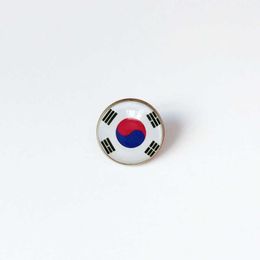 Partys South Korea National Flag Brooch World Cup Football Brooch High Class Banquet Party Gift Decoration Crystal Commemorative Metal Badge