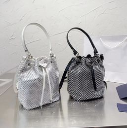 Designer -Tasche Klassische Modedesigner Handtaschen Schwule und Eimer Damen Umhängetasche Diamant Schmuck Kupplung Abendessen Schöne Mini -Bohrer, die überdurchschnittlich sind