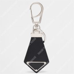 Unisex Keychains Mens Designer Keychain Fashion Keyrings for Woman Black Leather Chains Lanyards Car Key Ring Bag Charm