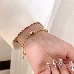 Klassisches Designer-Glücksliebe-Armband, 18 Karat vergoldeter Armreif für Damen und Mädchen, Valentinstag, Muttertag, Verlobungsschmuck