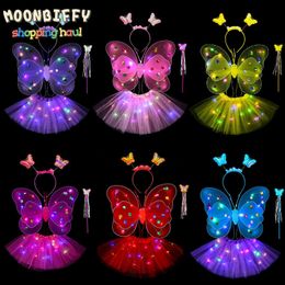 Led Rave Toy 2-6 anni LED Bambini Costume Puntelli Ragazze Gonne Angelo Luminoso Ala Lampeggiante Farfalla Gonna Luci Vestito Abito da principessa Costumi 230216