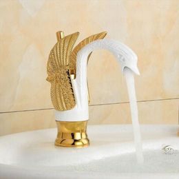 Bathroom Sink Faucets Luxury Swan Shape Brass Basin Faucet Single Hole Handle Deckmounted Mixer Tap Gold White