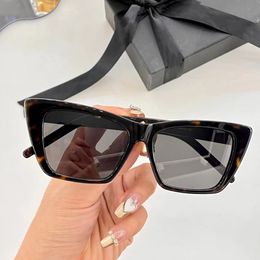 Designer Cat Eye Sunglasses For Women Black White Leopard Print Rectangle Frame Fashion Classic Outdoor Sun Glasses Travel Beach Vacation Eyewear Unisex 032701