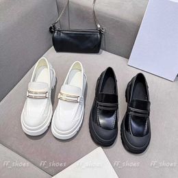 2023 Dress Women Loafers Shoes Patent Leather Designer Luxurys Casual Shoes NThick Heels Shoe Paris New Fashion White Black Nubuck Calfskin Loafer Sneakers