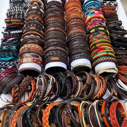 Charm Bracelets 30PCSLot Wholesale Bulk Random Mens Womens Leather Femme Pulseras Bileklik Couple Bracelet Men Jewellery WP8 230215