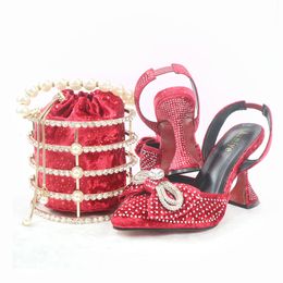 Sapatos de vestido faixas como sapatos e bolsas lindas para a festa italiana com a senhora de design combinando! SYU135 230216