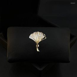 Brooches High-End Compact Ginkgo Leaf Brooch Women Suit Coat Accessories Neckline Anti-Exposure Buckle Plant Flower Corsage Jewellery Pins