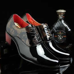 Торговые туфли мужская мода патентная кожа формальная роскошная бренда кабинет бизнес -офис свадьба на высокие каблуки 230216