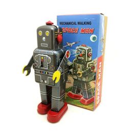 Christmas Toy Vintage Space Man Robot Collection Tin Toys Classic Clockwork Wind Up Mechanical Walking For Collectible Gift 220329 D Dhhuv