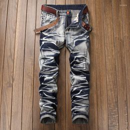 Jeans da uomo 2023 Pantaloni da motociclista pieghettati dritti sottili rivestiti casual da uomo di alta qualità Denim maschile Plus Size 42