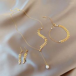 Pendant Necklaces Three-piece Women's Copper Jewelry Set Niche Design Wheat Ear Pearl Necklace Earrings Bracelet Frosty Wedding