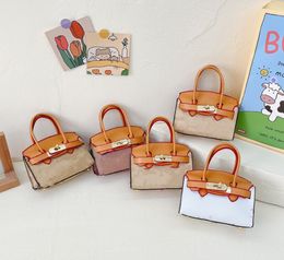 Designer Kids Handbags Girls Cartoon Impresso uma bolsa de ombro 2023 crianças Morango Mensageiro Messenger Bags A9646