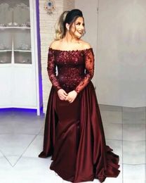 Volle ￄrmel Spitze von Schulter Meerjungfrau Prom Kleider Langer Perlen Satin Elegant Burgund, formales Partyabendkleid