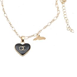 Gold Love Heart Necklaces V C Letter Rhinestone Pendant with Figaro Link Chain Fashion Choker Clavicle Party 18K Gold Plated Designer Jewellery for Women Lovers Gifts