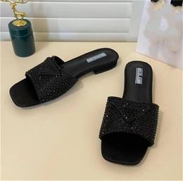 Classic designer slippers women's sexy luxury pearl Rhinestone slippers Sandals platform leisure summer wide flat Beach Sandals Size 35-42