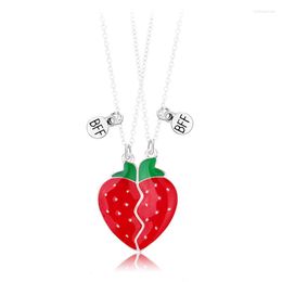 Pendant Necklaces 2Pcs/Set Fashion Trendy Friend Necklace Cute Strawberry Charm Enamel BFF Magnetic For Men Women Couple