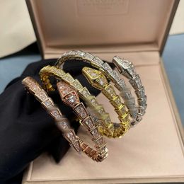 Luxurious and exquisite snake shaped gold bracelet female snakehead rose gold 18k gold bracelet all titanium alloy electroplating never fades as a gift