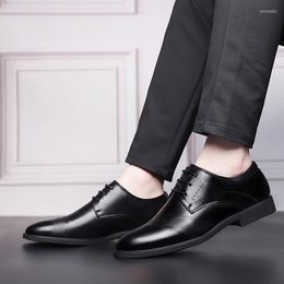 Sapatos de vestido Men mocassins casuais de couro confortável com baixo ponto de baixo ponto de sapato de sapato único de cor de cor sólida