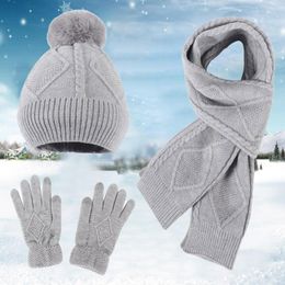 Berets Frauen und Männer Winter Europäische amerikanische Weihnachtsstrick -Huthandschuhe Schal dreit Stück dicke Wolle