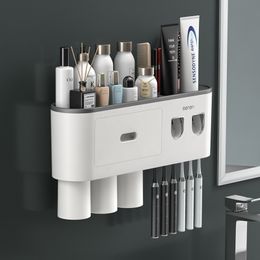 Toothbrush Holders Bathroom Magnetic Adsorption Inverted Holder Wall -Automatic Toothpaste Squeezer Storage Rack Accessories 230217