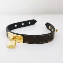 Bracciale europeo di marca marrone piatto marrone piatto in pelle per uomini e donne amanti del regalo di gioielli