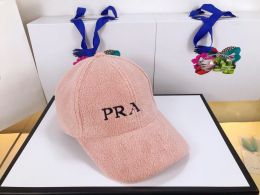 Womens Fashion Designer Baseball Caps Mens Autumn and Winter Warm Ball Caps Couples Wool Fleece Letters Sports Travel casquette