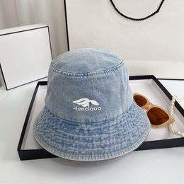 Coppia classica Designer di materiale in jeans Cappelli di secchio per viaggi per viaggi per lettere fotografiche per lettere larghi cappelli a bordo