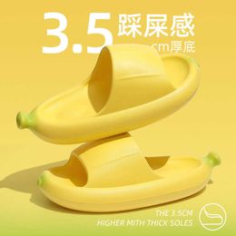 Slippers 2023 Spring New Designer Banana Slippers Summer Yellow Light Indoor Outdoor Beach Solid Flip Flops Couples Sandals Shoes Slides Z0220