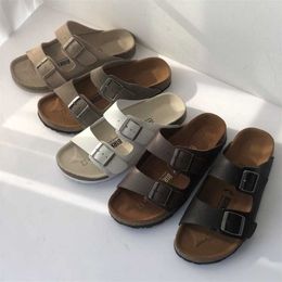 Slippers Factory Designer Birkinstocks New Leather Cork Sandals Men's and Women's Summer Boken Double-button Flat Heel Slippers