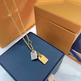 2022 Pingente Gold Love Bag Colar Fashion Plated Letter Simple Titanium liga