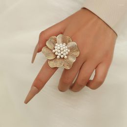 Wedding Rings Luxury Pearl Big Flowers Joint For Women Vintage Gold Metal Adjustable Ring Bridal Party Jewellery