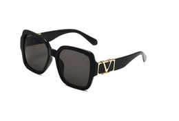 V8866 Designer Sunglasses Men Women Eyeglasses Outdoor Shades Flowers PC Frame Fashion Classic Lady Sun glasses Mirrors for Women
