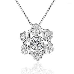 Pendant Necklaces Exquisite Crystal Zircon Snowflake Necklace Elegant Charming Women's Wedding Party Jewelry Fashion Christmas Girl Gift