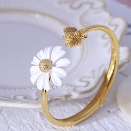 Bangle European And American Trend Jewelry Fashion Enamel Daisy Flower Three-dimensional Bee Shape Bracelet