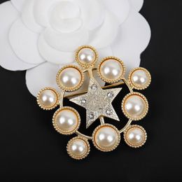 2023 Luxury quality charm brooch with diamond and nature shell beads hollow design star shape have box stamp PS3390