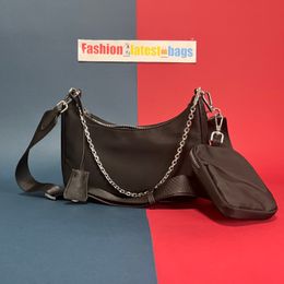 2023 Designer Bags handbags Waterproof canvas chains purse shoulder 202526 bag for women Chest pack lady Tote handbags presbyopic purse messenger bag