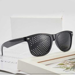 Sunglasses Pin Hole Glasses Eye Vision Care Wearable Corrective Glasses Improver Stenopeic Pinhole Relieve Fatigue Eye Colour Protection G221215