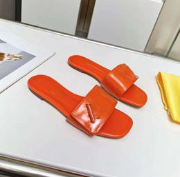 Strand Hausschuhe Mode Dicke Unterseite Designer Frauen Schuhe Cartoon Alphabet Dame Plattform Sandalen Leder Heels Brief Slides Große Größe 35-42