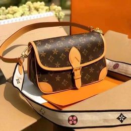 Borsa da donna della moda Brand Design Bullo per le borse borse borse da donna Lady Messenger Luxury Designers Crossbody Tote Wallet 24 cm