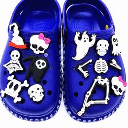 Skull Series 30PCS Shoes Charms For Croc Accessories For Kids Halloween Party Gifts Cartoon Ghost Hole Slipper Buckle