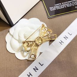 Luxury Brand Stamp Ch Brooch Women Men Desinger Jewellery Print Letter Pin Brooch 18k Gold Plated Vintage Fashion lovers Wedding party Dress Accessories Gift With Box