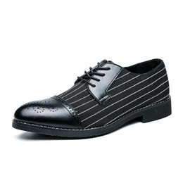 Dress Shoes 2023 Men Ltalian Luxury Designer Stripe Cloth Splicing Top Leather Wedding Party Fashion Loafers