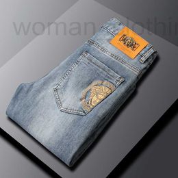 Men's Jeans Designer Light blue embroidered jeans men's fashion slim legged summer Capris J8WD