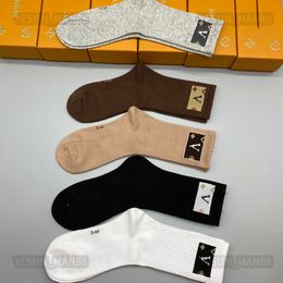 Socks Designer Luxury luis vitons Midtube Socks Fashion Mens And Womens Casual Cotton Breathable Smiling Face Printed 5 Pairs Sock With