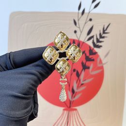 ゴールドスタンプCHブローチブランドDesingerCeltic Jewelry Women Love Pin Brooches Vintage Fashion Lovers Wedding Party Dressories Gift with Box