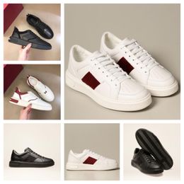 2023 Designer mens shoes Moony sneakers Stripe Leather White Black Comfort Chunky Sole Man Skateboard Walking Outdoor Trainers