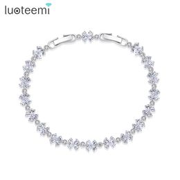 Link Chain LUOTEEMI Clear CZ Clover Crystal Tennis Adjustable Bracelets for Women New In Luxury Flowers Wedding Bridal Fashion Accessories G230222